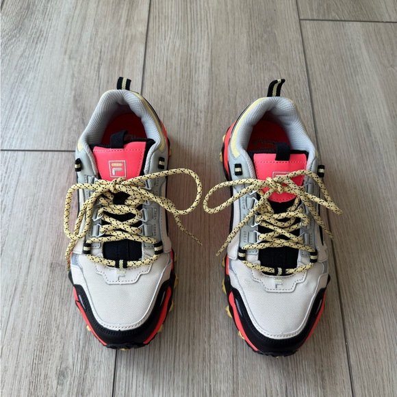 Fila Women's Trail Running Hiking Shoes 7 Oakmont Trail Coral & Black - Picture 2 of 6